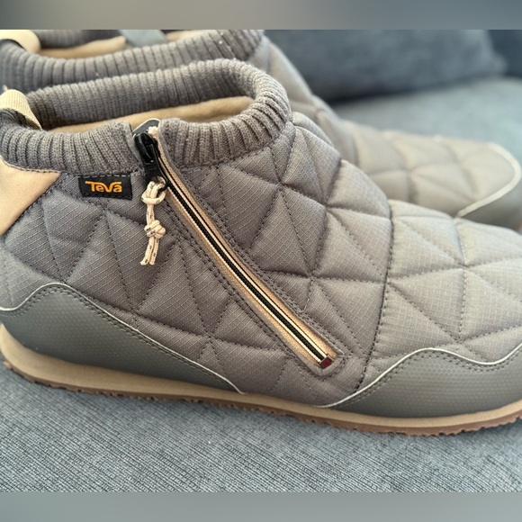 Teva  Gray ReEmber Mid Boot  Men’s 14 - Picture 2 of 9